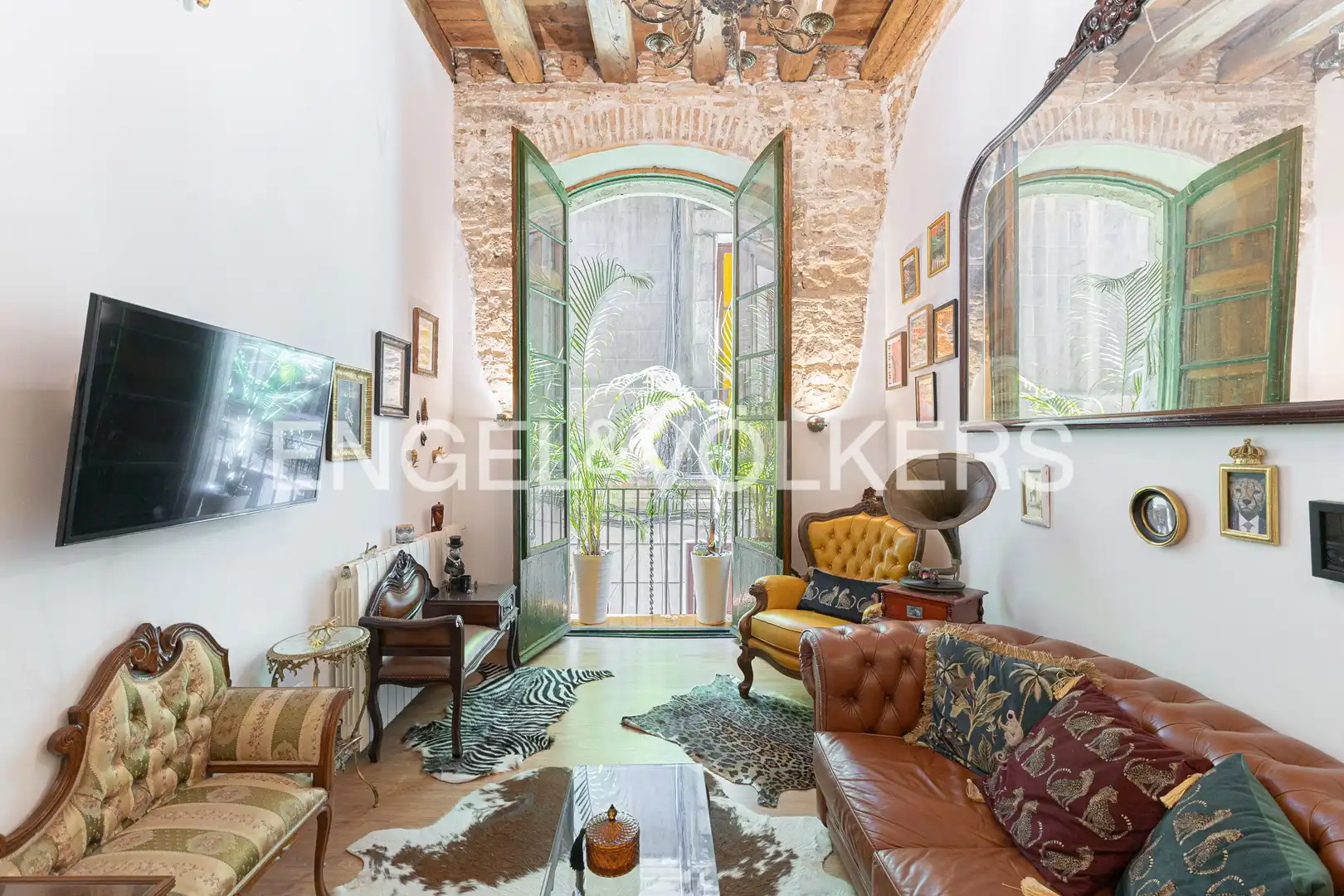 Außenansicht von Maisonette zum Verkauf in Barcelona mit Klimaanlage, Heizung und Möbliert