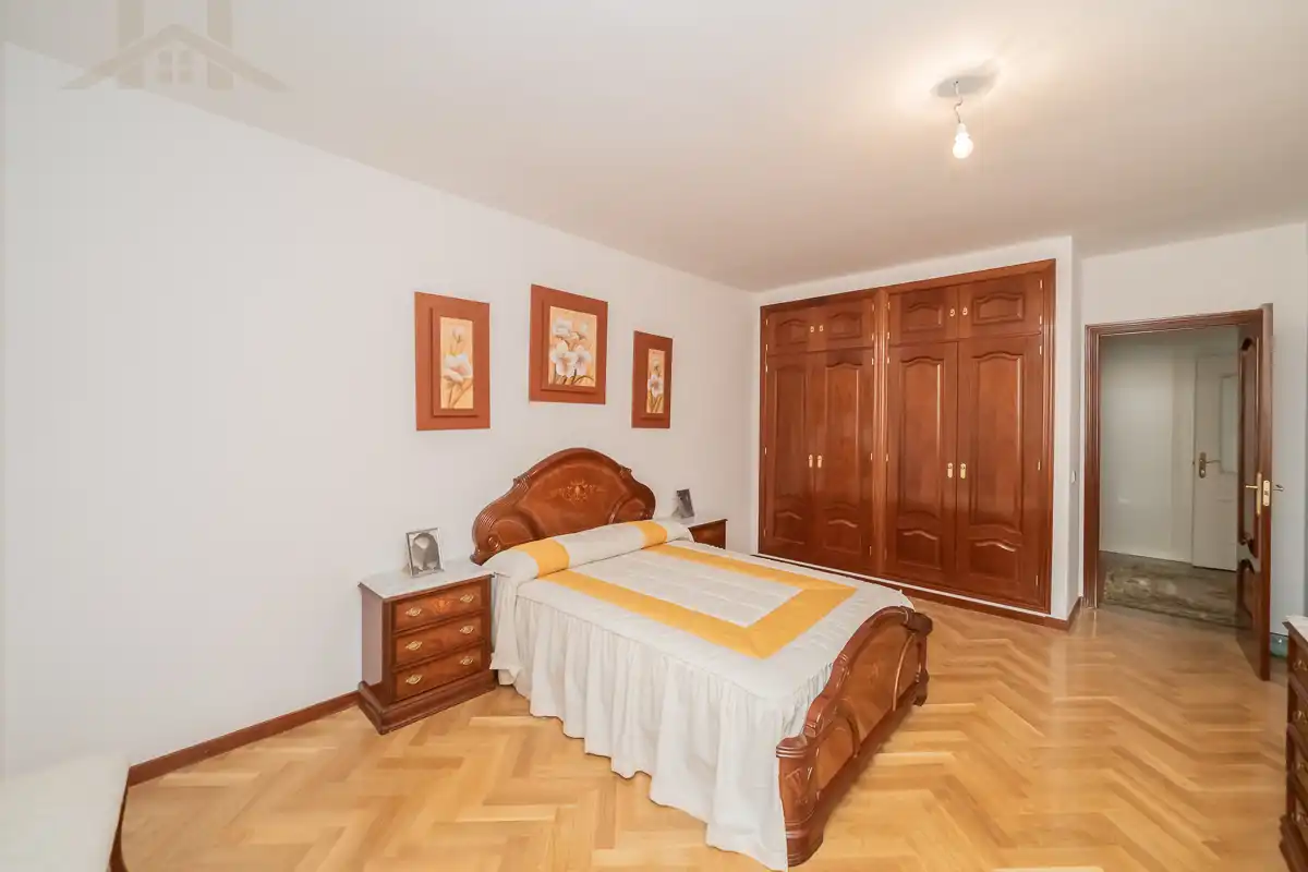 Dormitori de Casa o xalet en venda en San Sebastián de los Reyes amb Calefacció, Jardí privat i Piscina