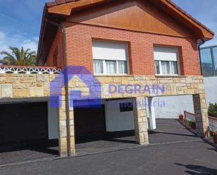 Vista exterior de Casa o xalet de lloguer en Gijón  amb Terrassa