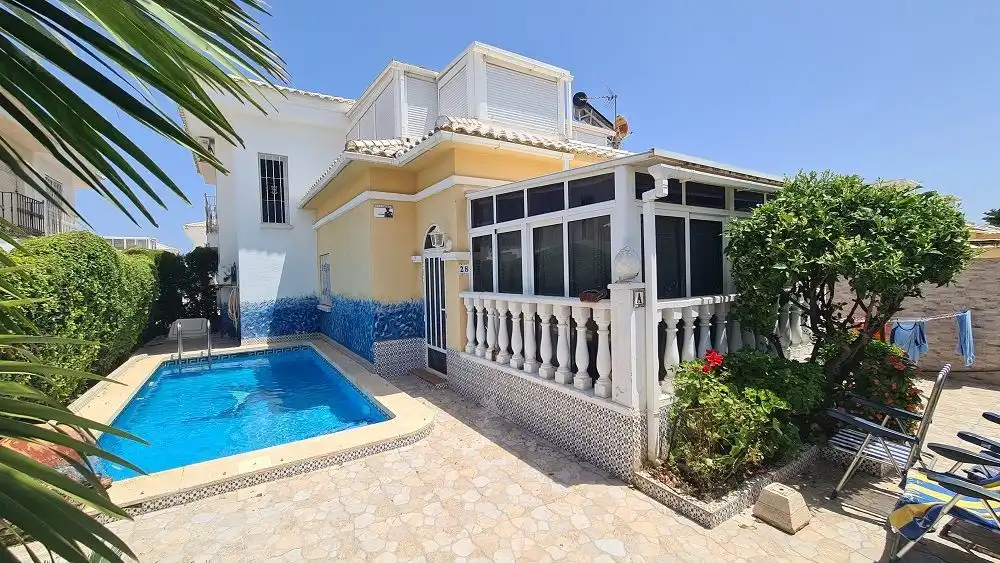 Vista exterior de Casa o chalet en venta en Torrevieja con Aire acondicionado, Calefacción y Jardín privado
