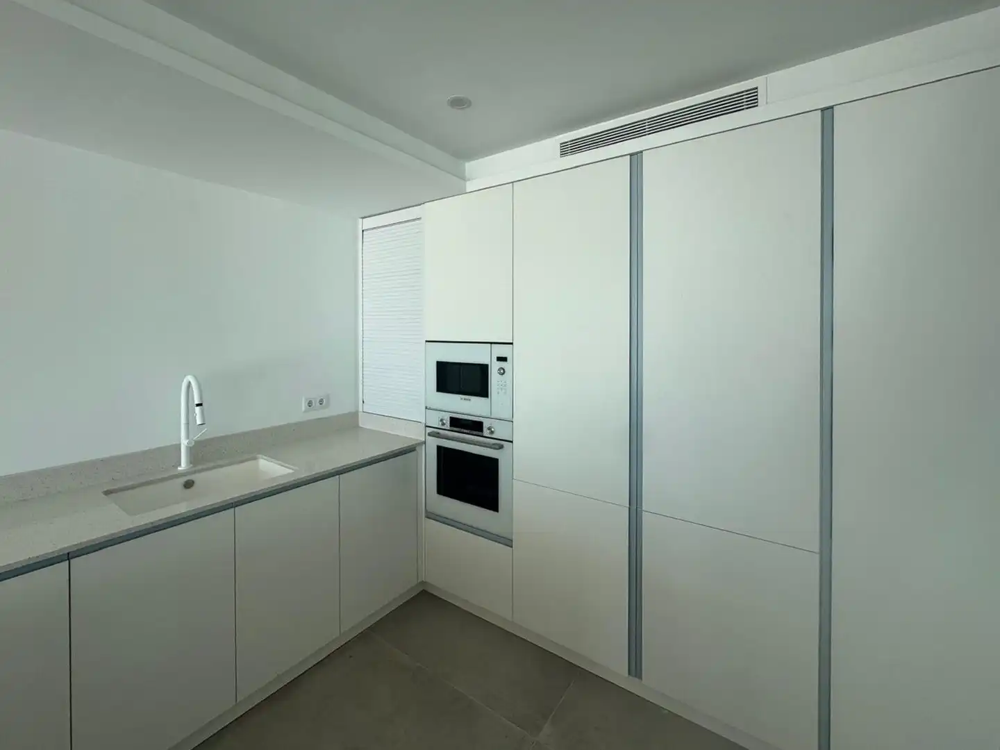Cocina de Casa o chalet en venta en El Campello con Aire acondicionado, Calefacción y Jardín privado