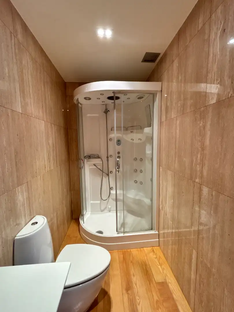 Baño de Estudio de alquiler en Vigo  con Calefacción, Amueblado y Horno