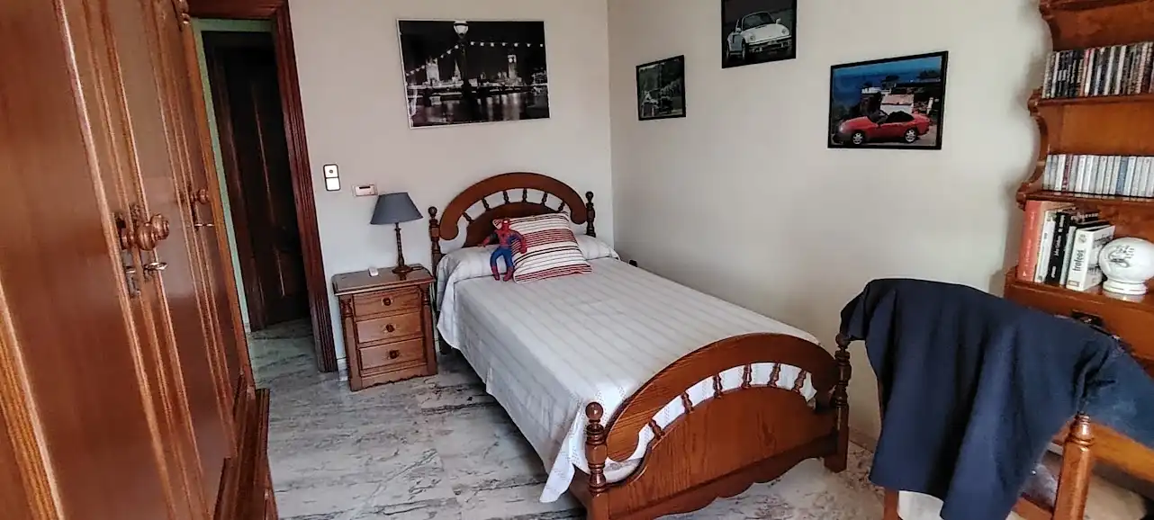 Dormitori de Casa o xalet en venda en Linares amb Aire condicionat, Calefacció i Jardí privat