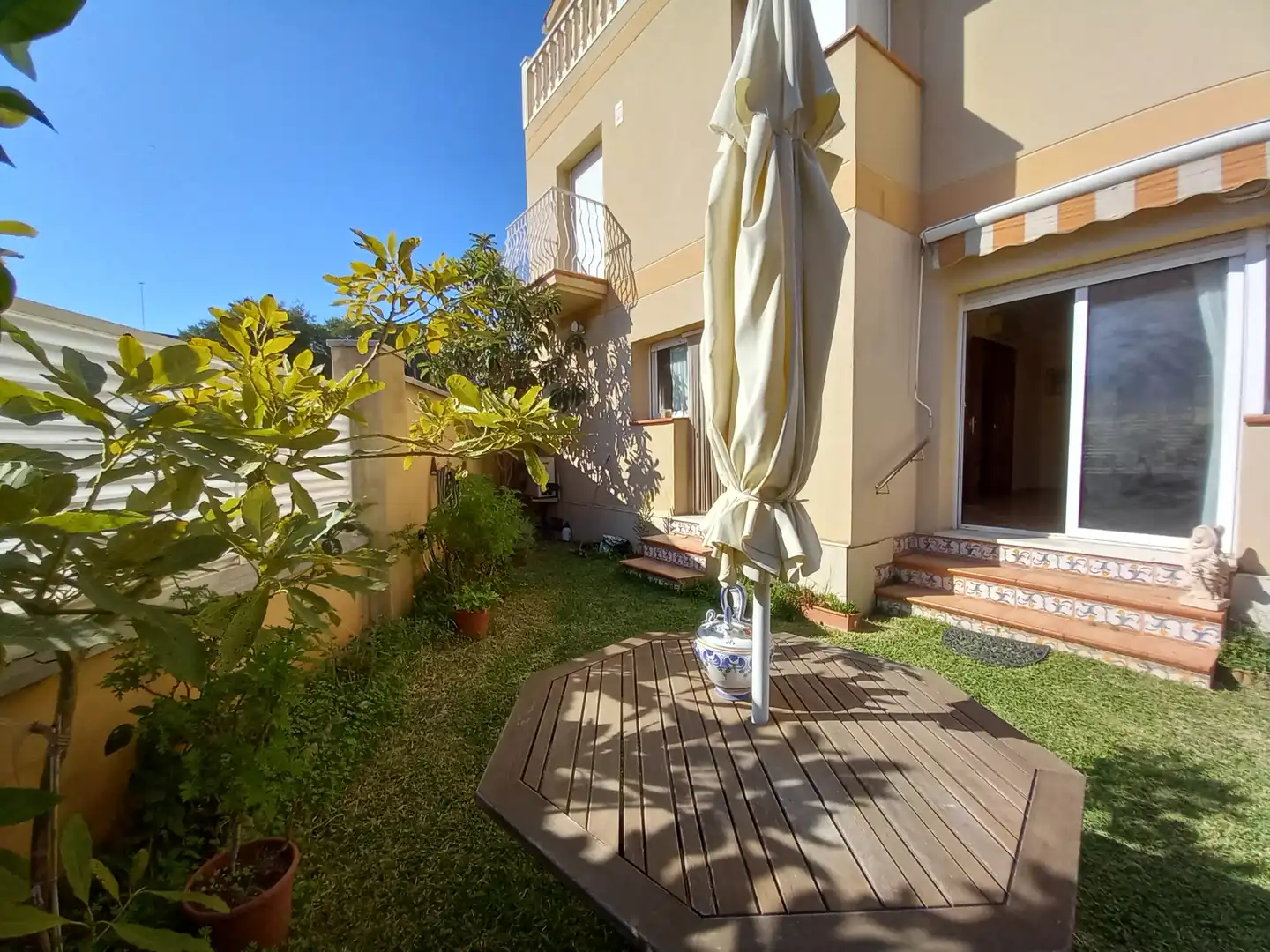 Terrassa de Casa o xalet en venda en Vilanova i la Geltrú amb Aire condicionat, Calefacció i Jardí privat