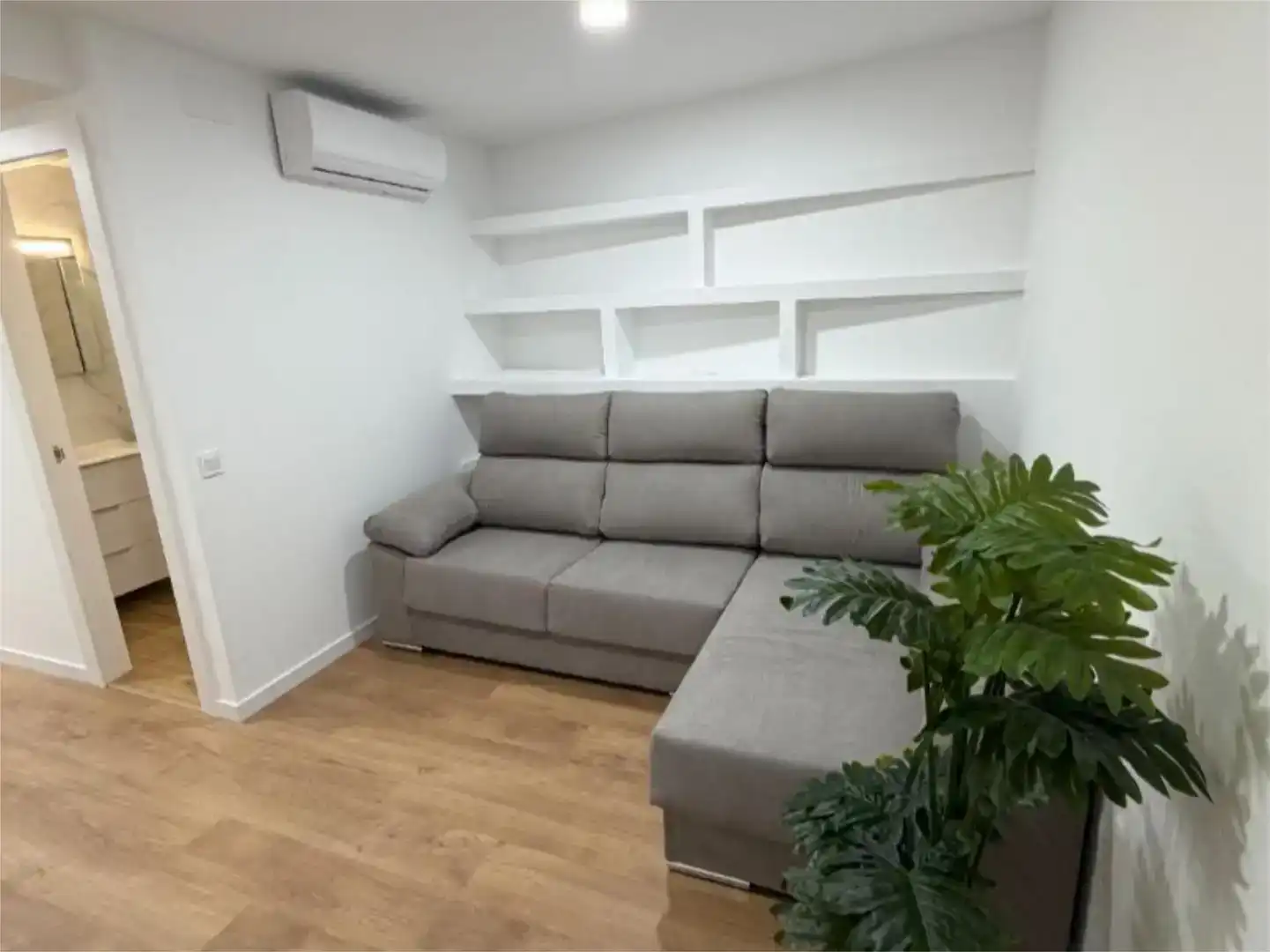 Wohnzimmer von Wohnung zum Verkauf in Ames mit Klimaanlage