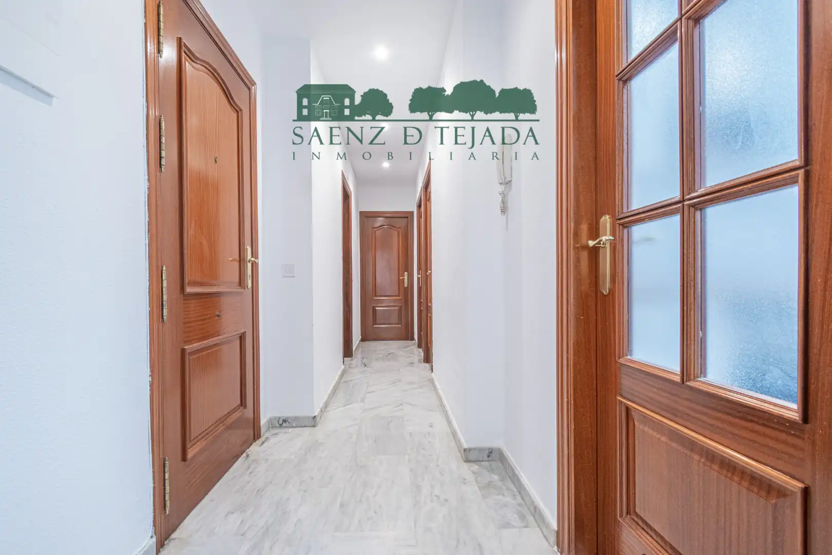 Flat for rent in Sevilla  with Air Conditioner, Storage room and Oven
