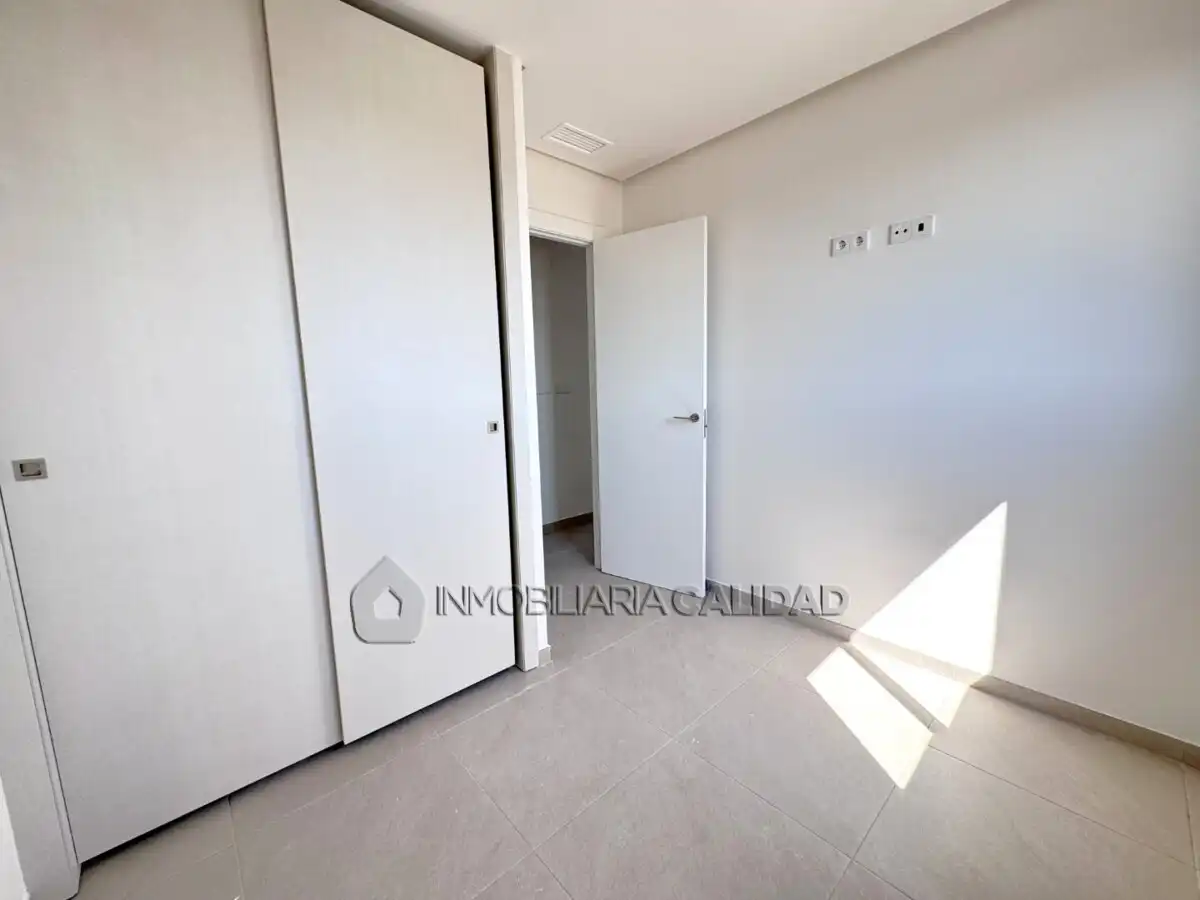 Piso en venta en Santa Pola con Calefacción, Trastero y Piscina