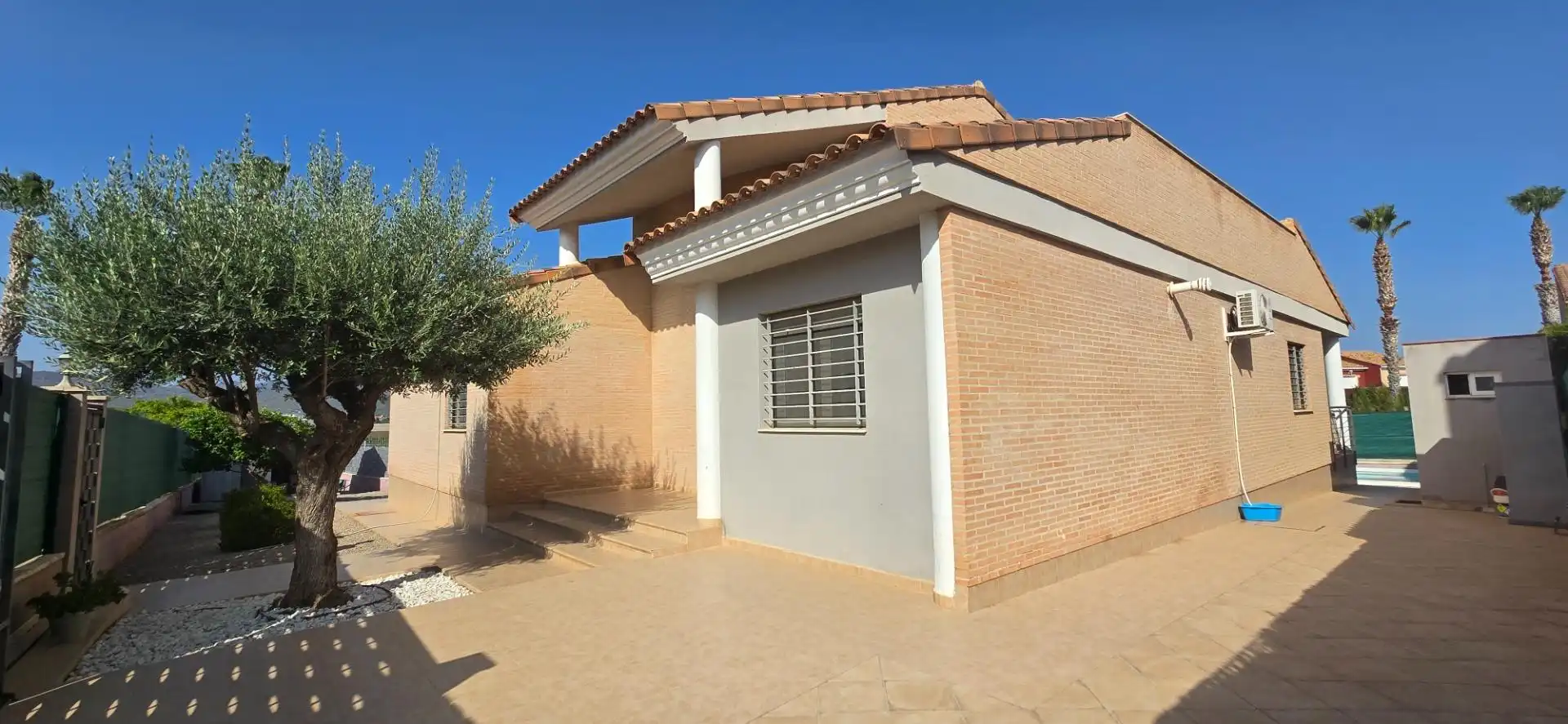 Vista exterior de Casa o xalet en venda en Llíria amb Aire condicionat, Calefacció i Terrassa