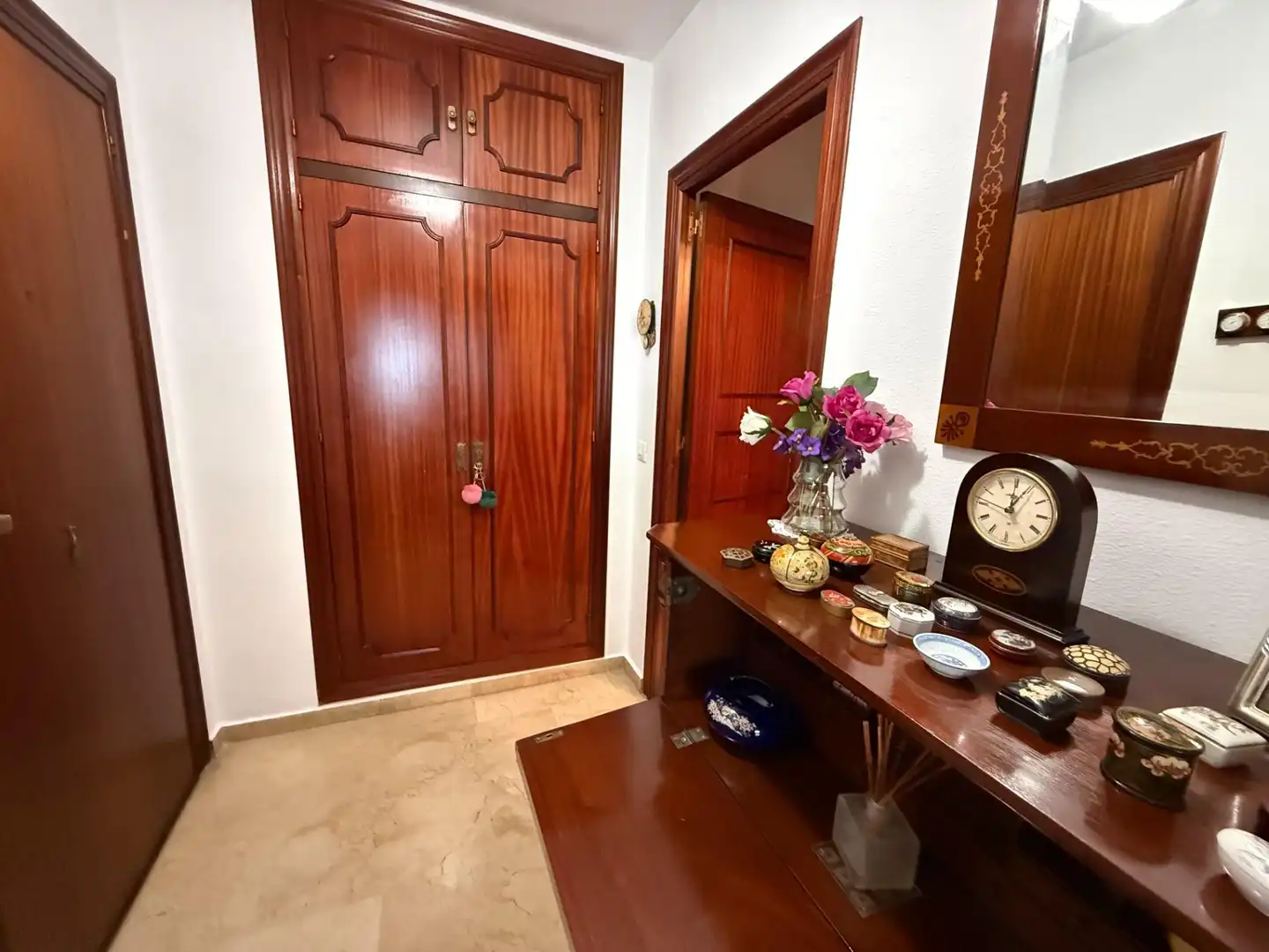 Flat for sale in Algeciras  with Air Conditioner