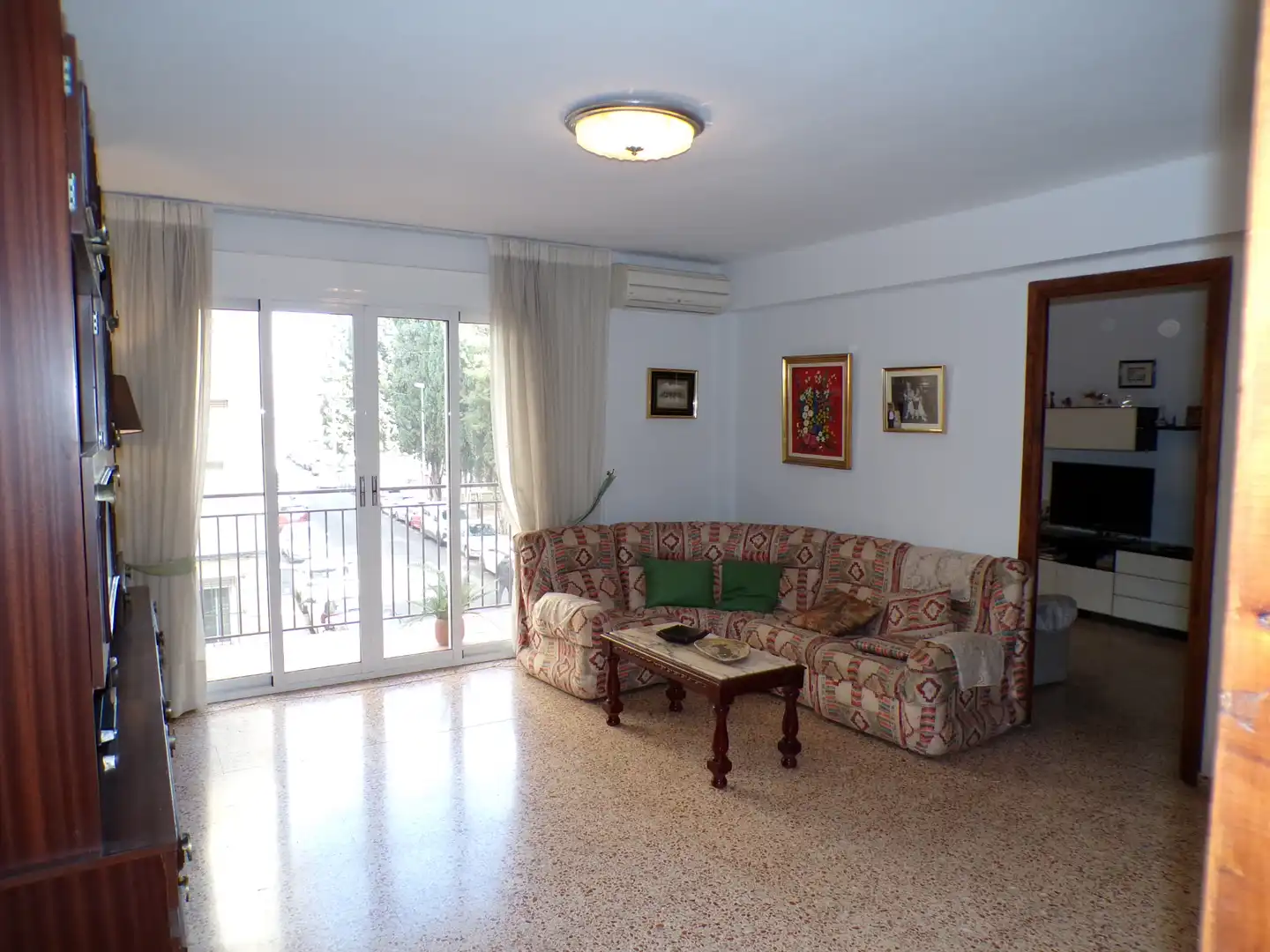 Wohnzimmer von Wohnung zum Verkauf in Rocafort mit Ofen und Balkon
