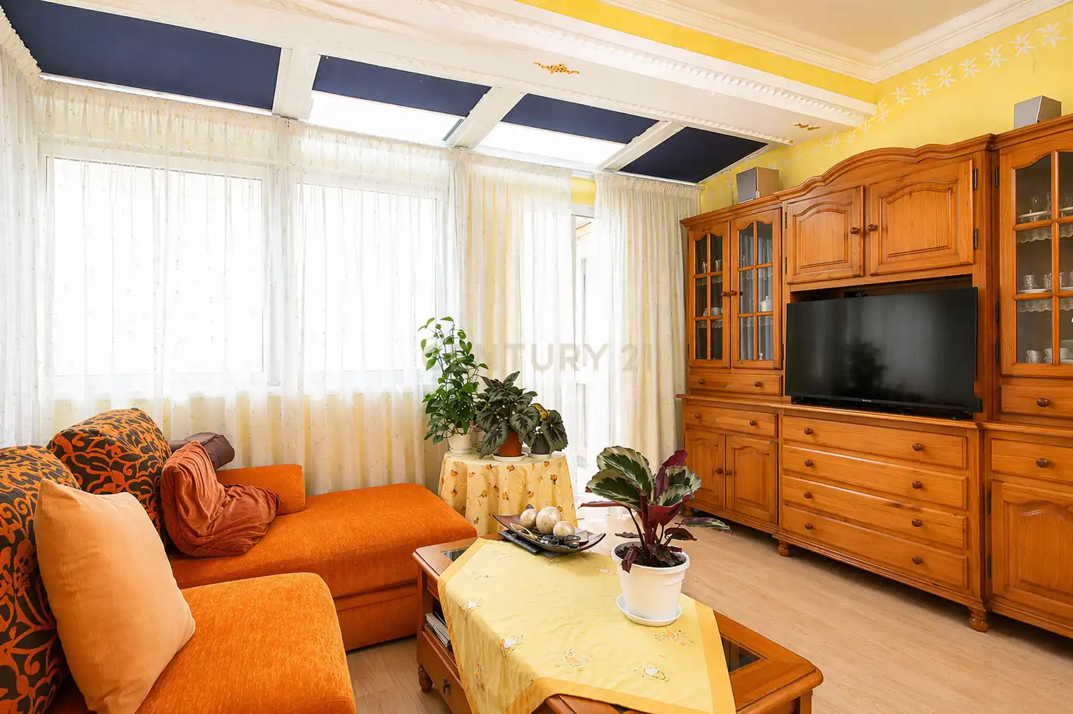 Sala de estar de Casa adosada en venta en La Nucia con Aire acondicionado, Trastero y Piscina
