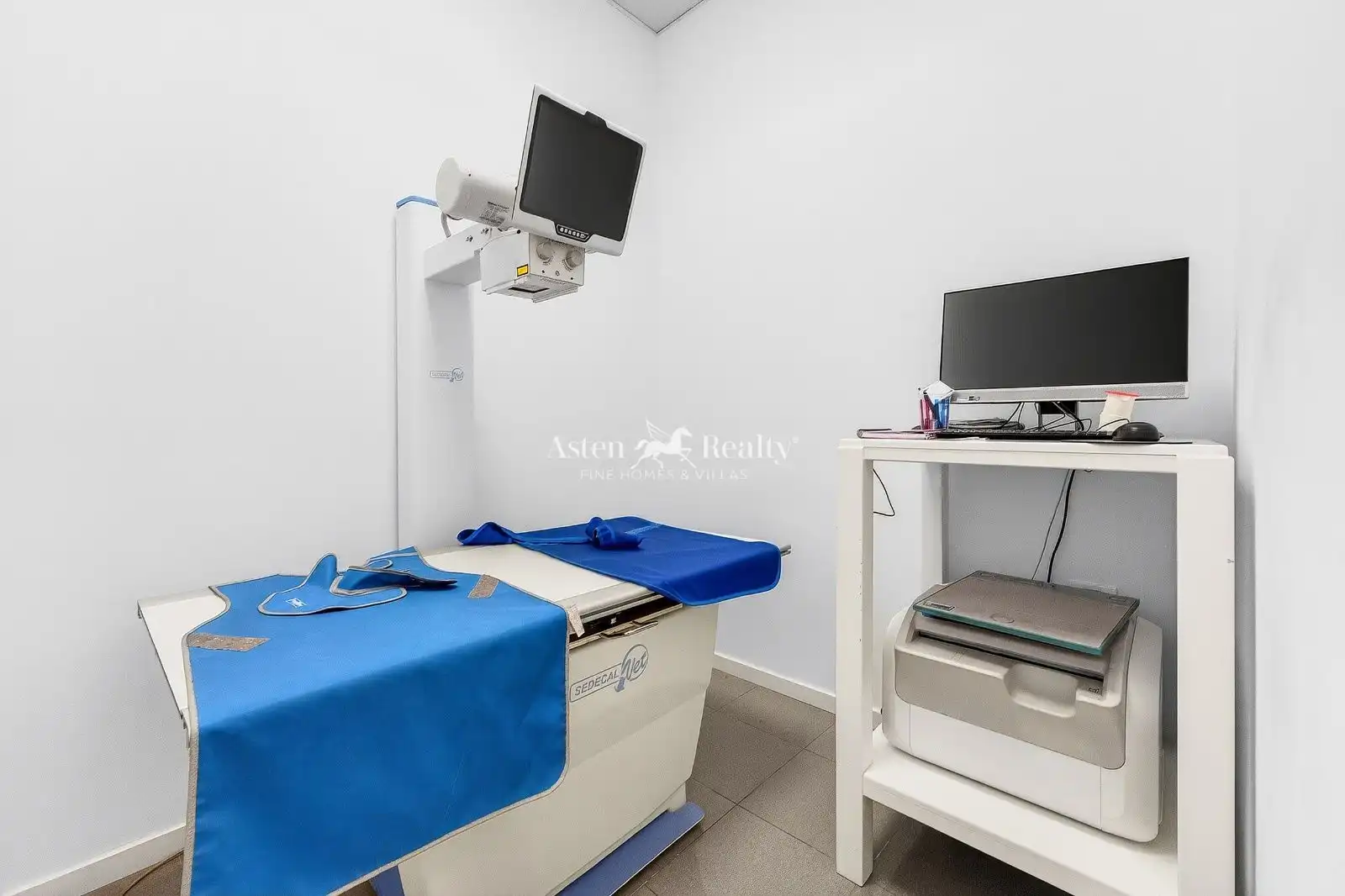 Commercial properties for sale in Arona  with Air Conditioner, Furnished and Internet