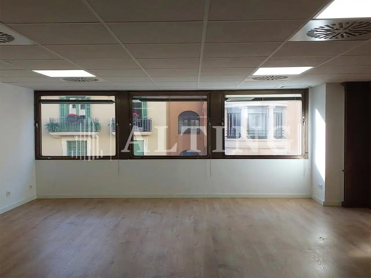 Bureau avec ascenseur à louer à Via Augusta, imagen 3