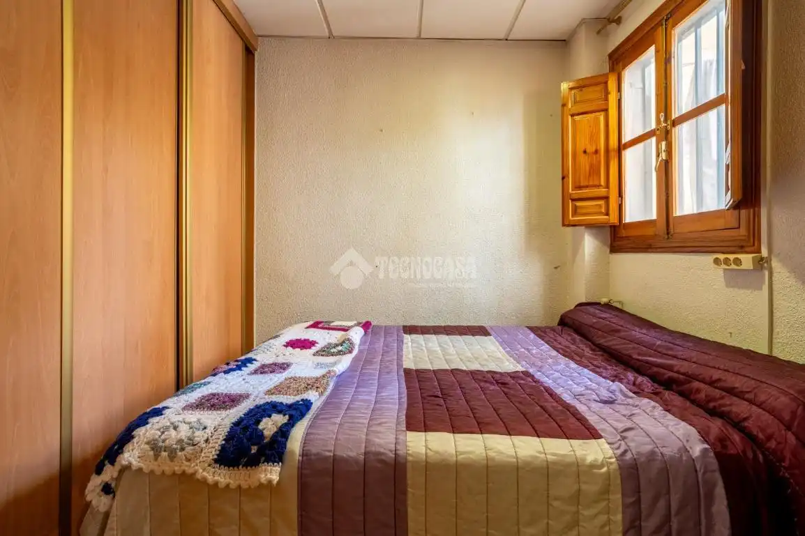 Habitación de Casa adosada en venta en Granada con Aire acondicionado