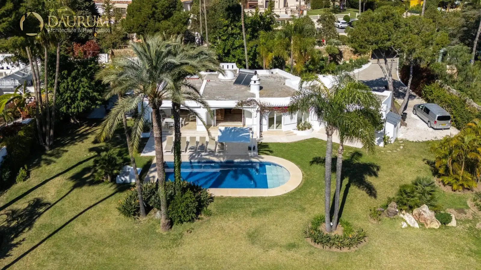 Chalet con piscina en venta en del Pilar