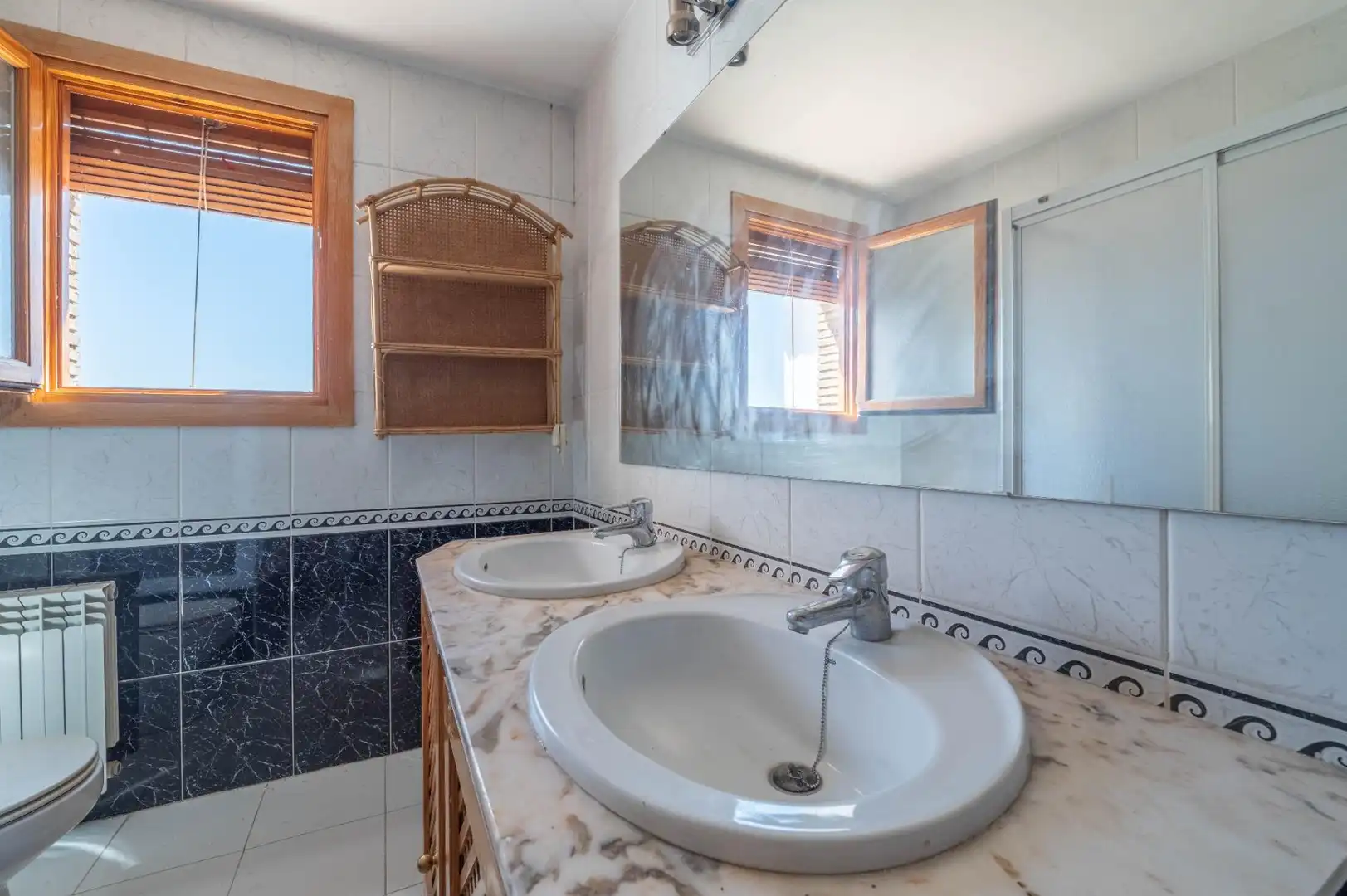 Baño de Casa o chalet en venta en Las Gabias con Calefacción, Jardín privado y Terraza