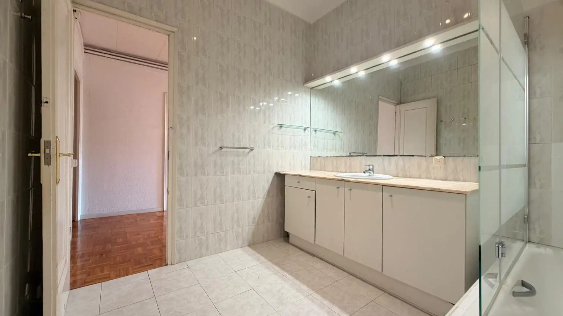Baño de Piso en venta en Barcelona con Parquet
