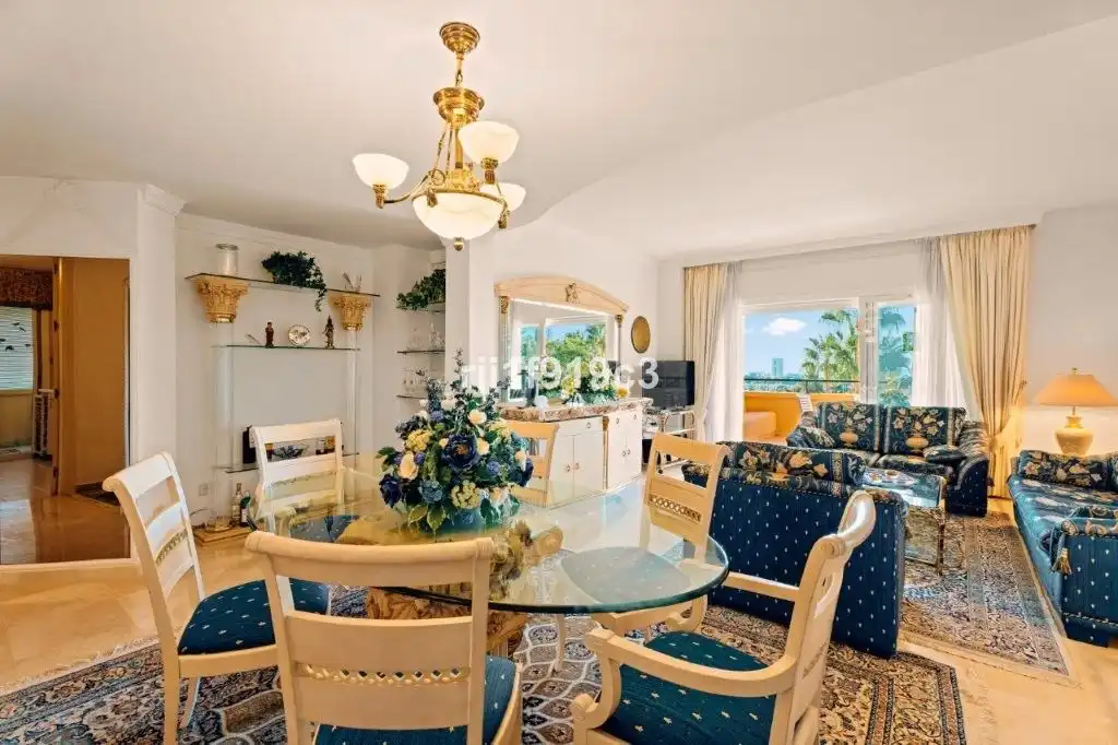 Comedor de Apartamento en venta en Marbella con Terraza, Trastero y Amueblado