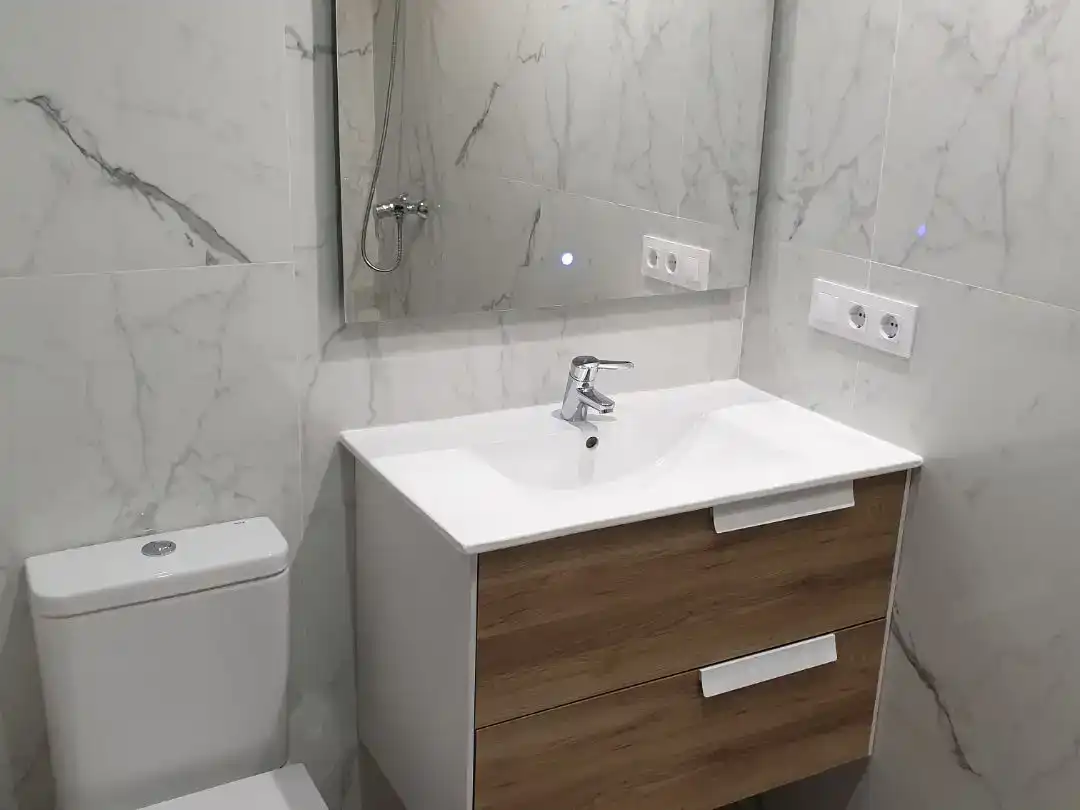 Bathroom of Apartments for rent in Vigo   with Parquet flooring and Furnished