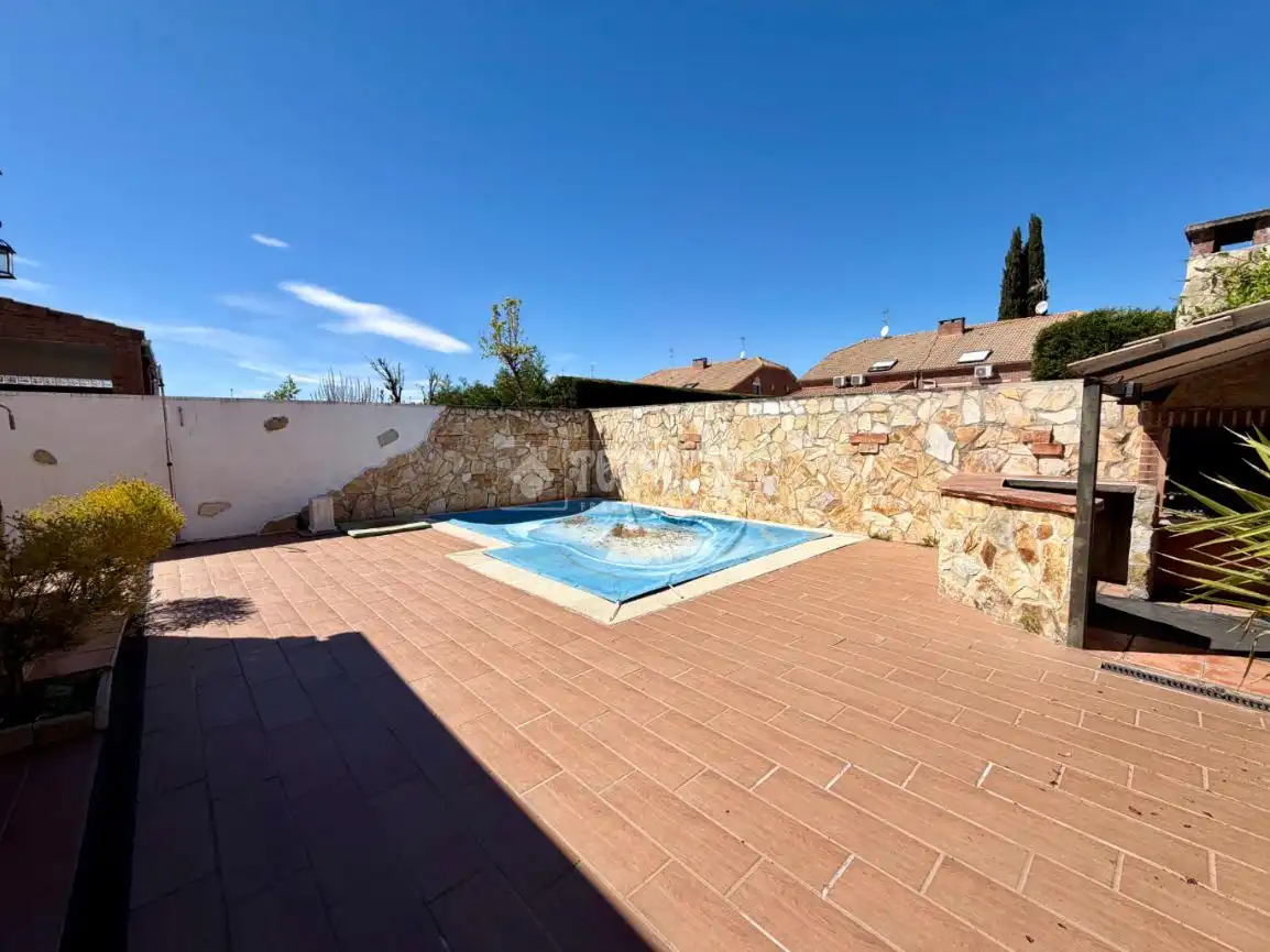 Casa adosada en venta en Villanueva de la Torre