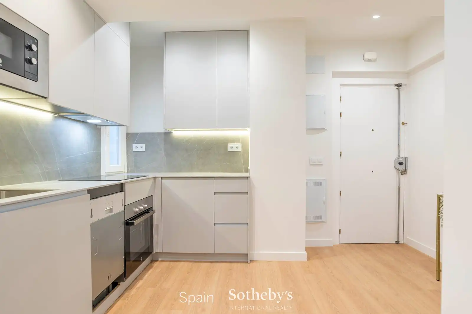 Cuina de Apartament en venda en Madrid amb Aire condicionat i Terrassa