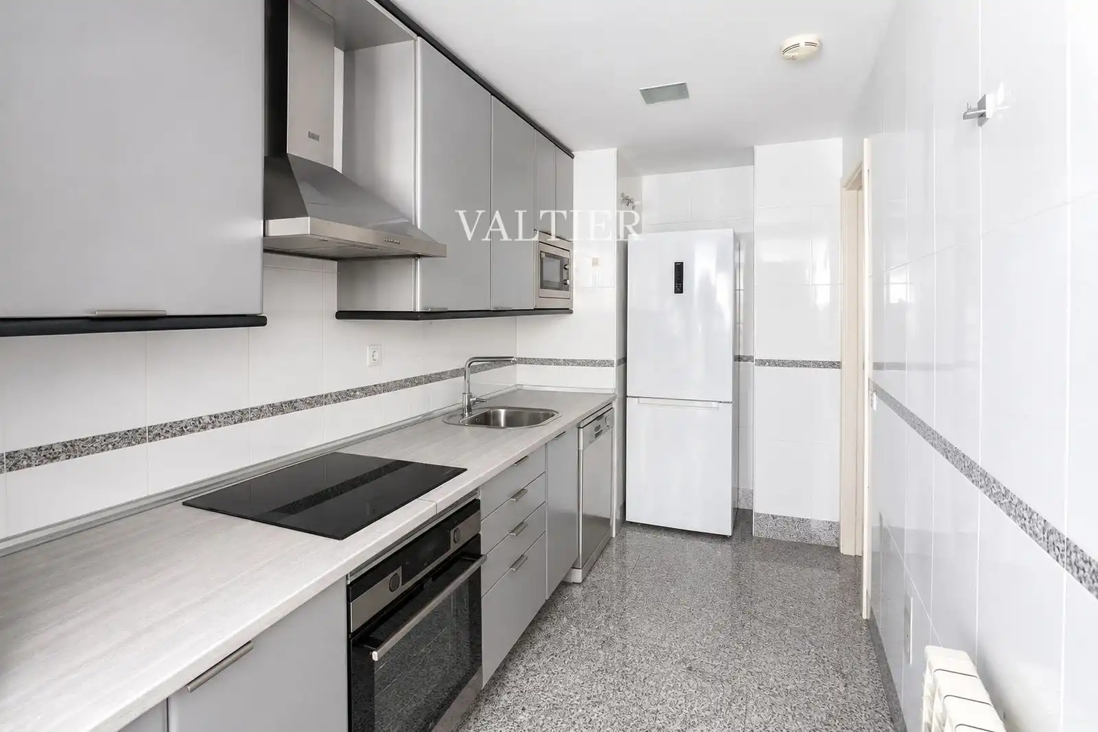 Kitchen of Flat for rent in Madrid  with Air Conditioner, Terrace and Storage room