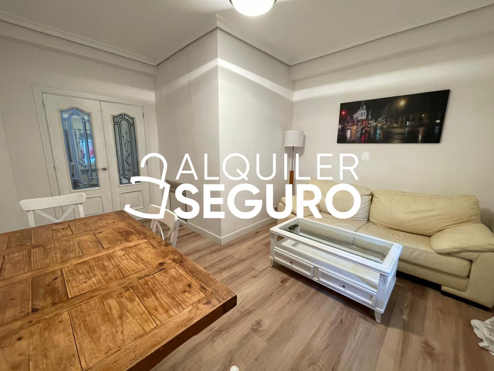 Sala d'estar de Pis de lloguer en  Madrid Capital amb Calefacció i Moblat