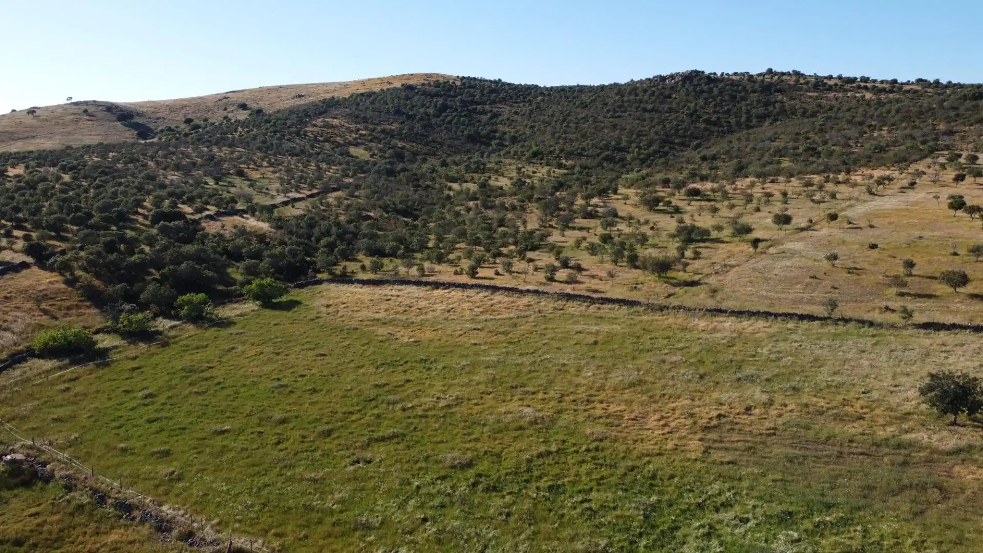 Finca rústica en venda en Puebla de Guzmán amb Jardí privat i Moblat