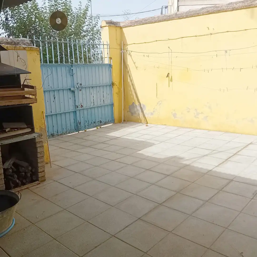 Vista exterior de Casa adosada en venda en Aranjuez amb Jardí privat, Moblat i Alarma