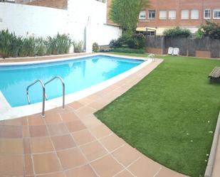 Piscina de Casa adosada en venda en Badalona amb Aire condicionat, Terrassa i Piscina