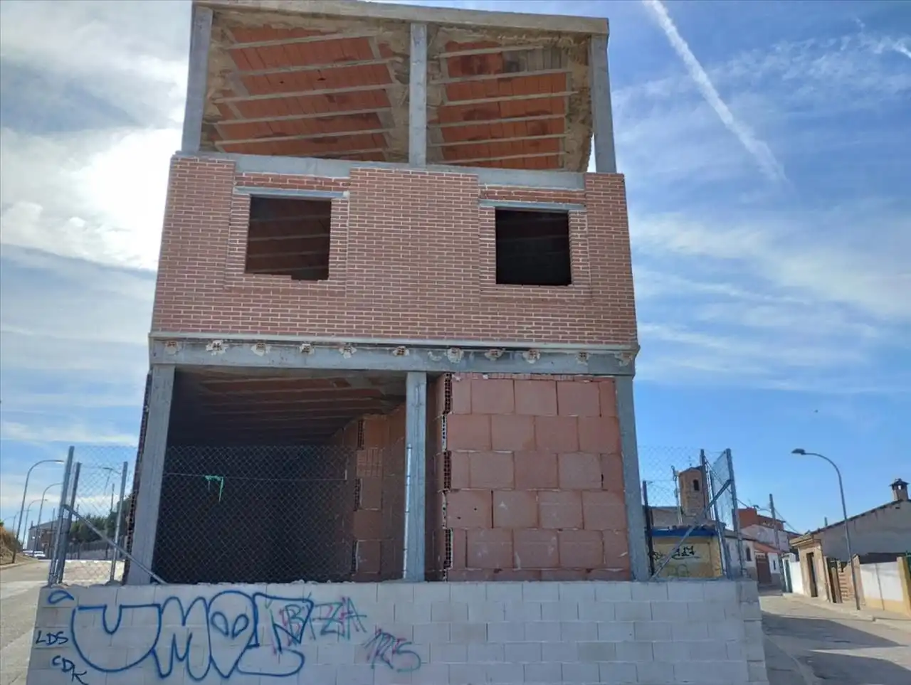 Außenansicht von Gebäude zum Verkauf in Hormigos