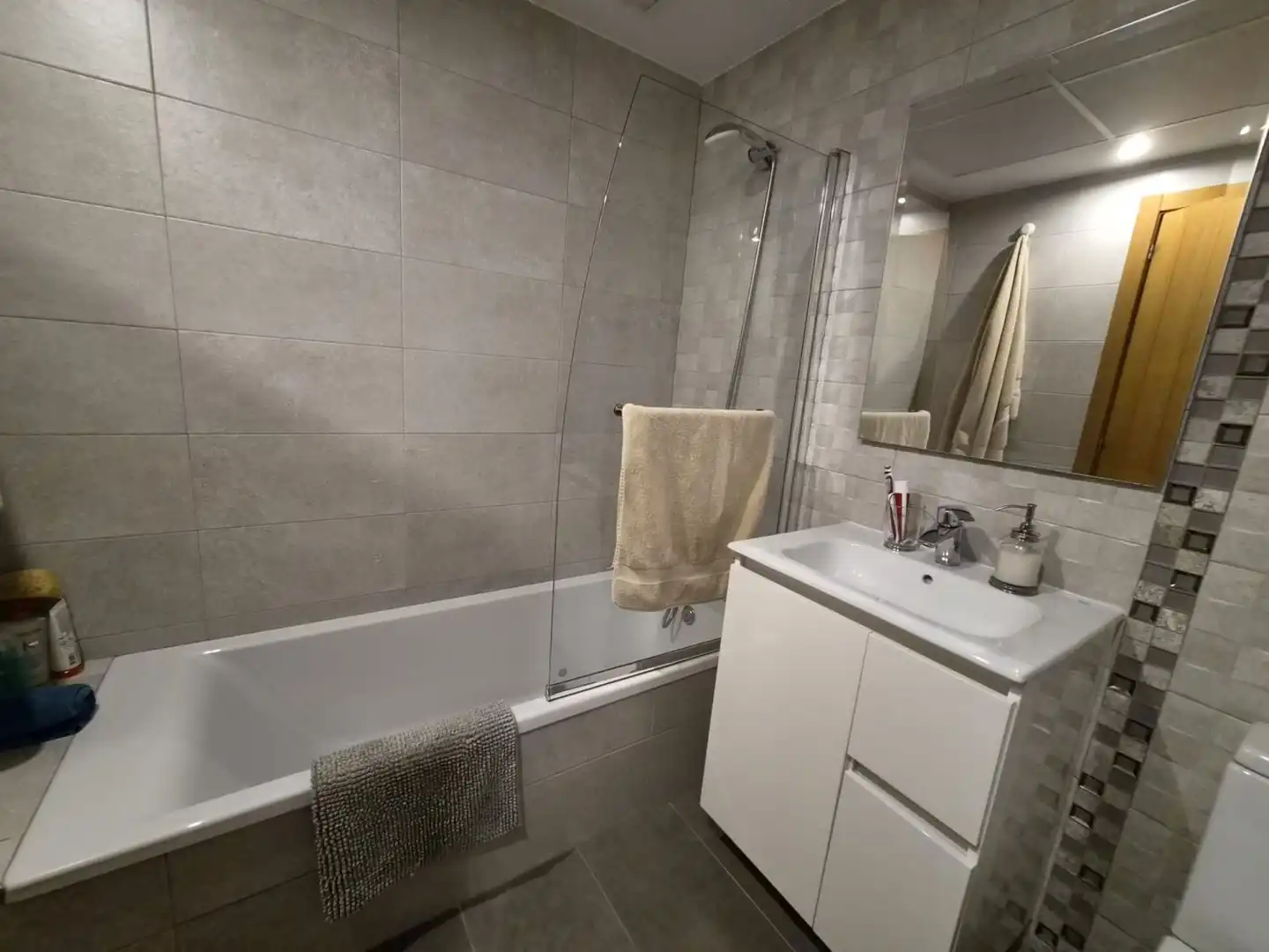 Bathroom of Flat for sale in Torremolinos  with Air Conditioner, Heating and Terrace