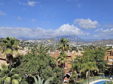 Adossat amb piscina en venda a Nueva Andalucía