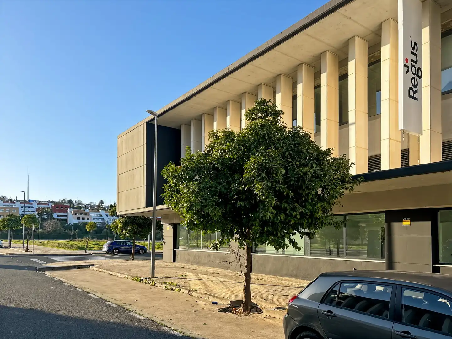 Vista exterior de Oficina de lloguer en Camas amb Aire condicionat, Calefacció i Moblat