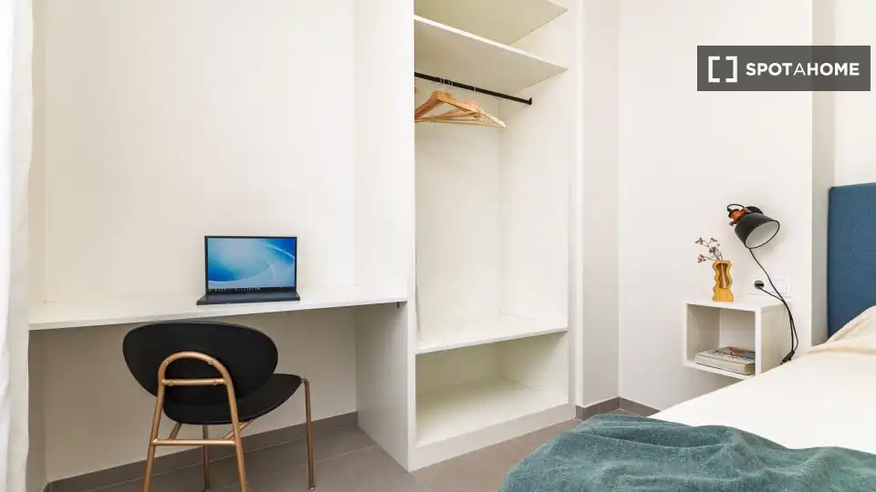 Bedroom of Flat for rent in Valencia  with Air Conditioner, Heating and Furnished
