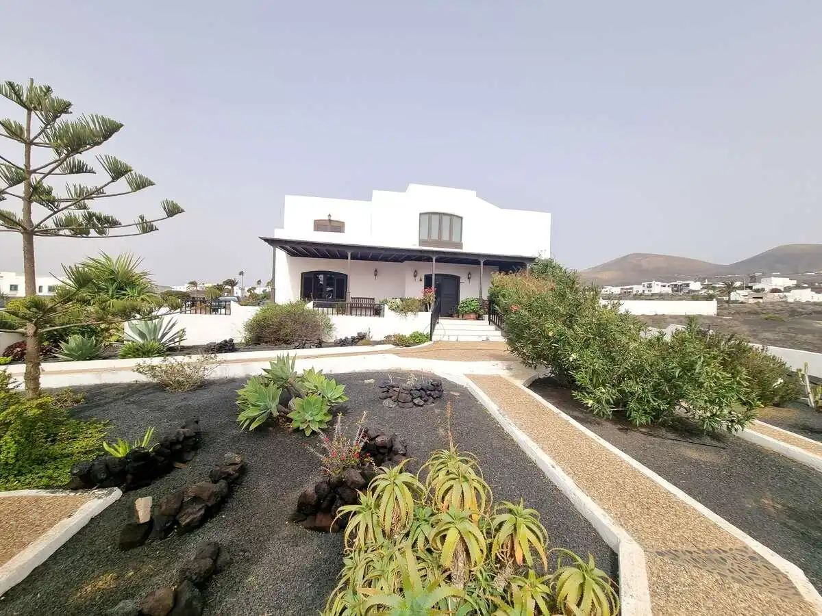 Vista exterior de Casa o chalet en venta en Tías con Jardín privado, Terraza y Amueblado