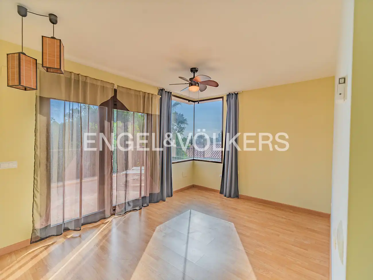 Sala de estar de Casa o chalet en venta en El Campello con Aire acondicionado, Calefacción y Jardín privado