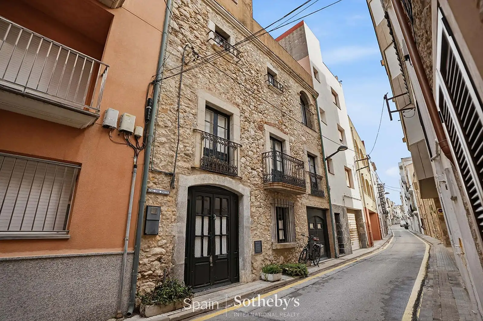 Außenansicht von Einfamilien-Reihenhaus zum Verkauf in L'Escala mit Heizung, Terrasse und Abstellraum
