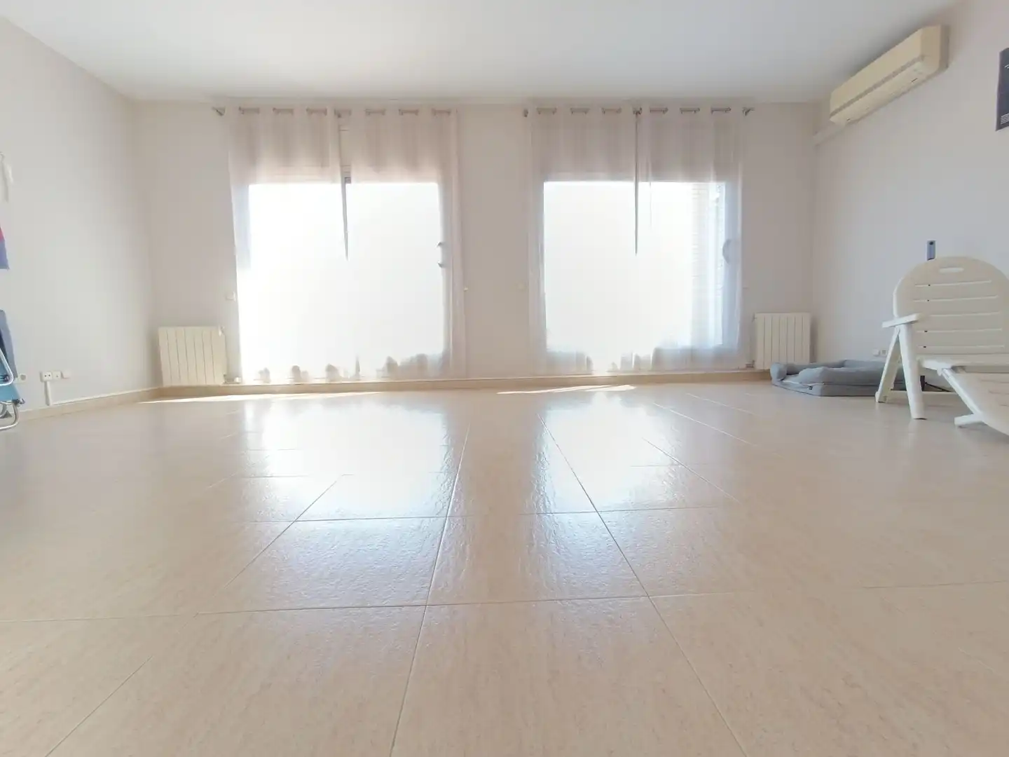 Sala de estar de Casa o chalet en venta en Badalona con Aire acondicionado, Calefacción y Jardín privado
