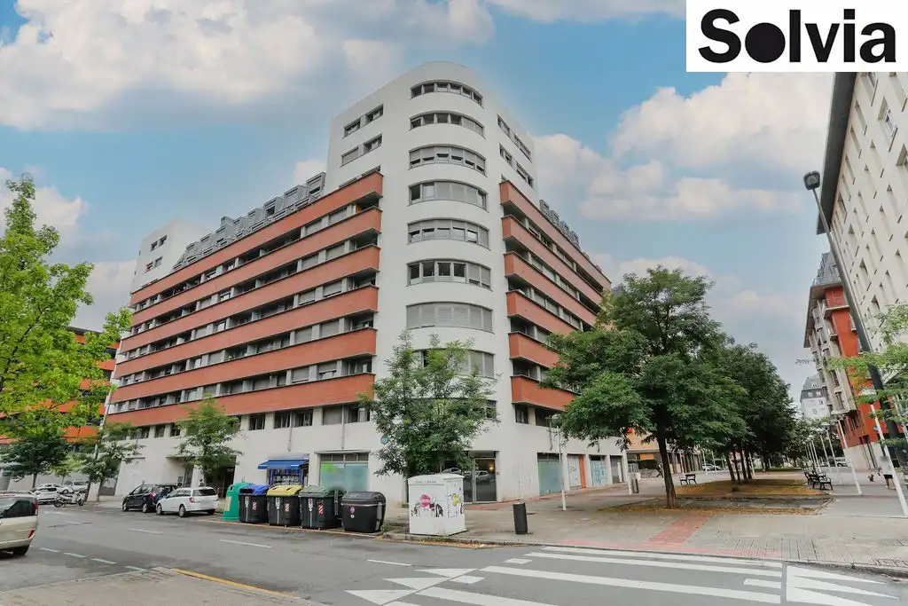 Piso con ascensor en venta en Espinosa Orive Doktorearen Kalea 9, imagen 2