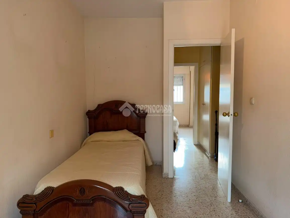 Habitación de Casa adosada en venta en Sevilla con Aire acondicionado y Alarma