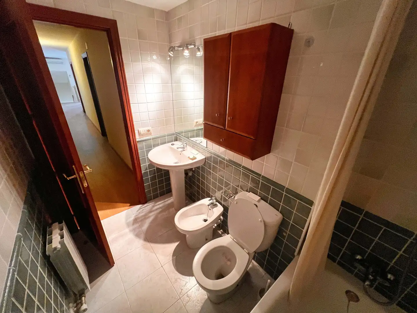 Bathroom of Flat for sale in Figueres  with Air Conditioner, Heating and Terrace