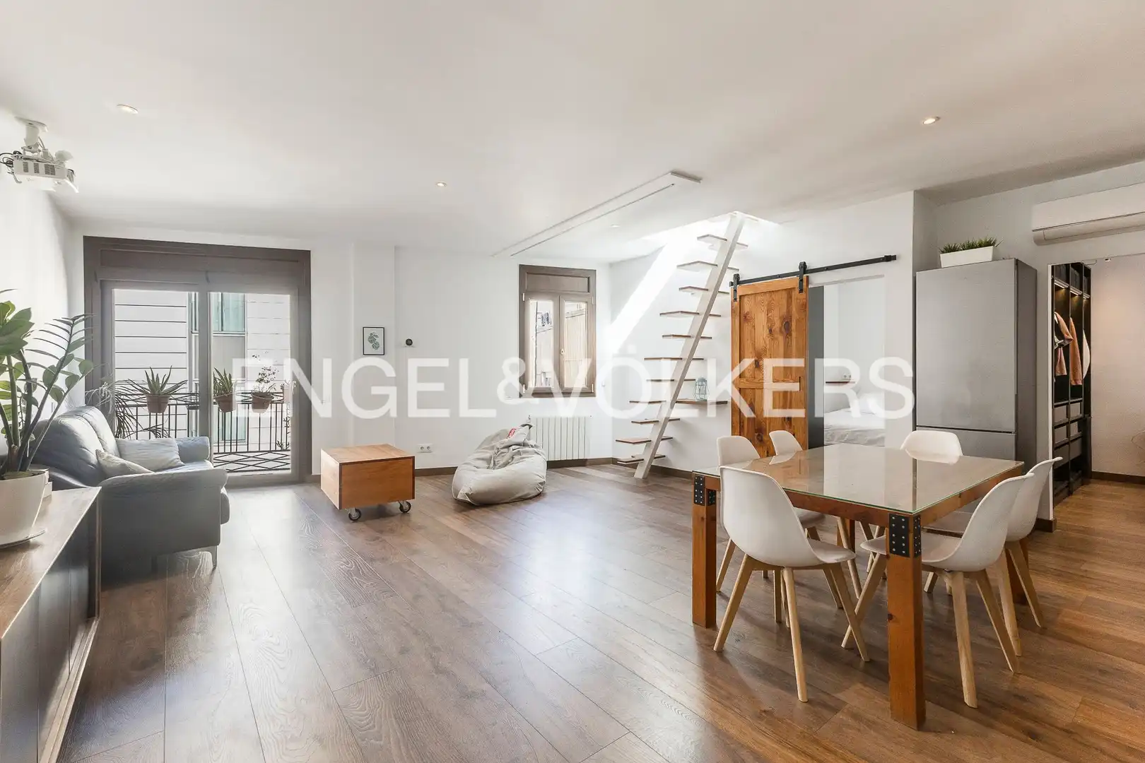 Vista exterior de Piso en venta en Barcelona con Calefacción, Jardín privado y Parquet