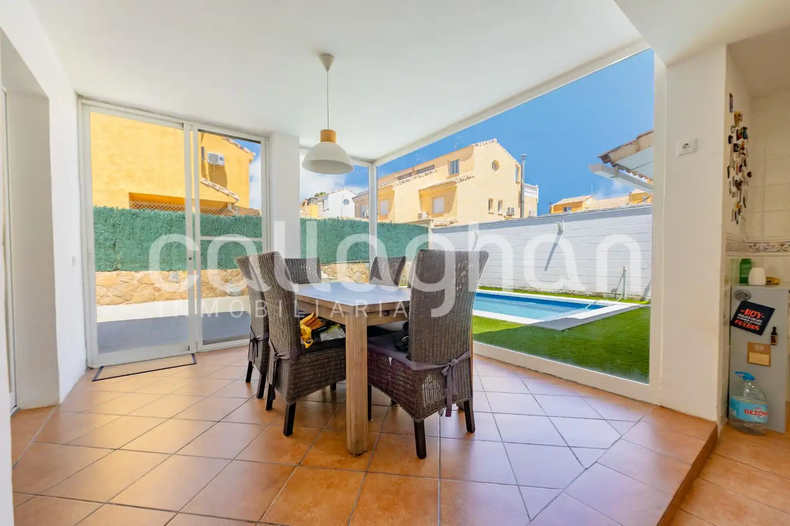 Terrassa de Casa adosada en venda en La Pobla de Vallbona amb Aire condicionat, Jardí privat i Terrassa