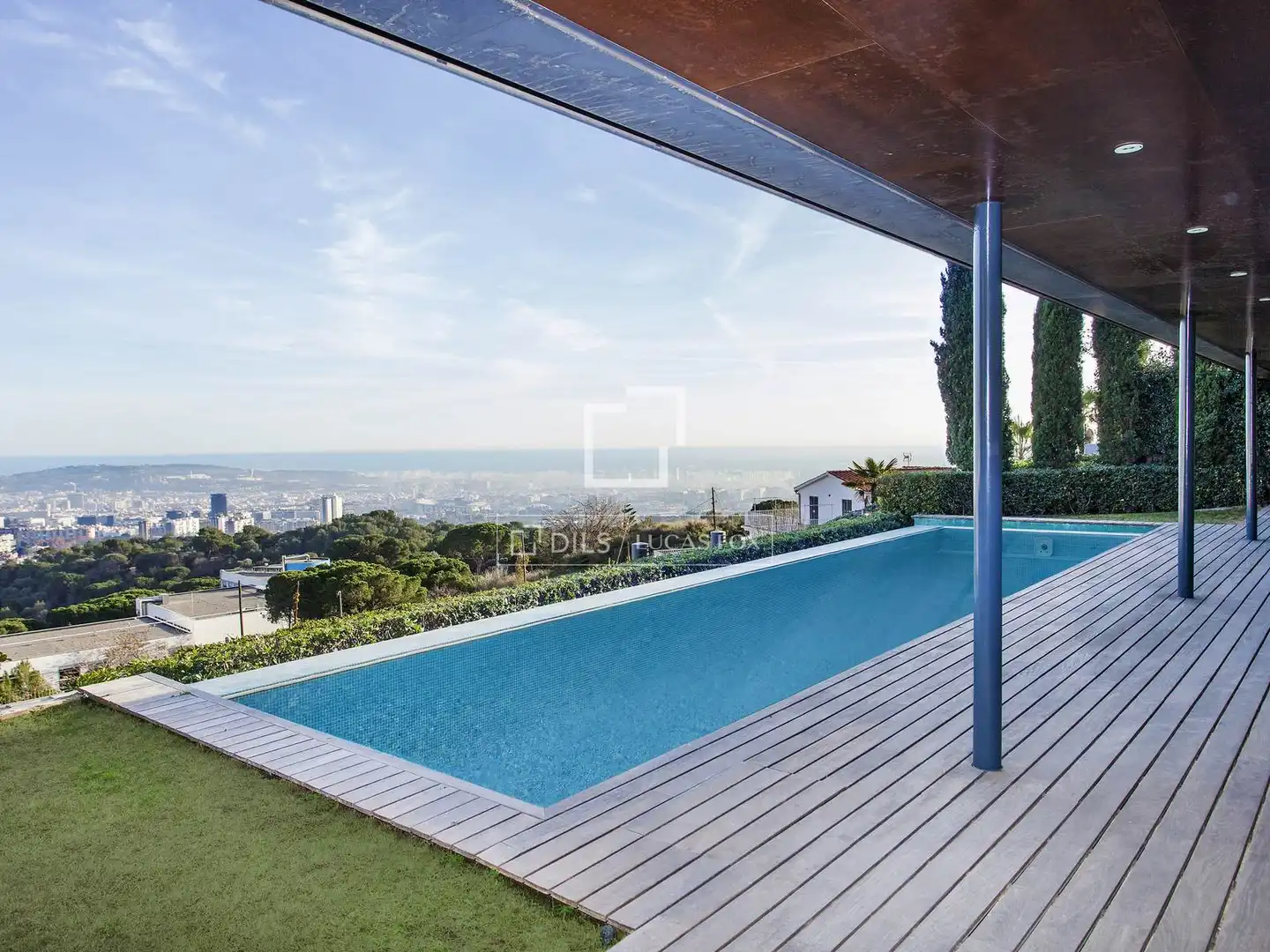 Swimming pool of Houses for sale in Barcelona