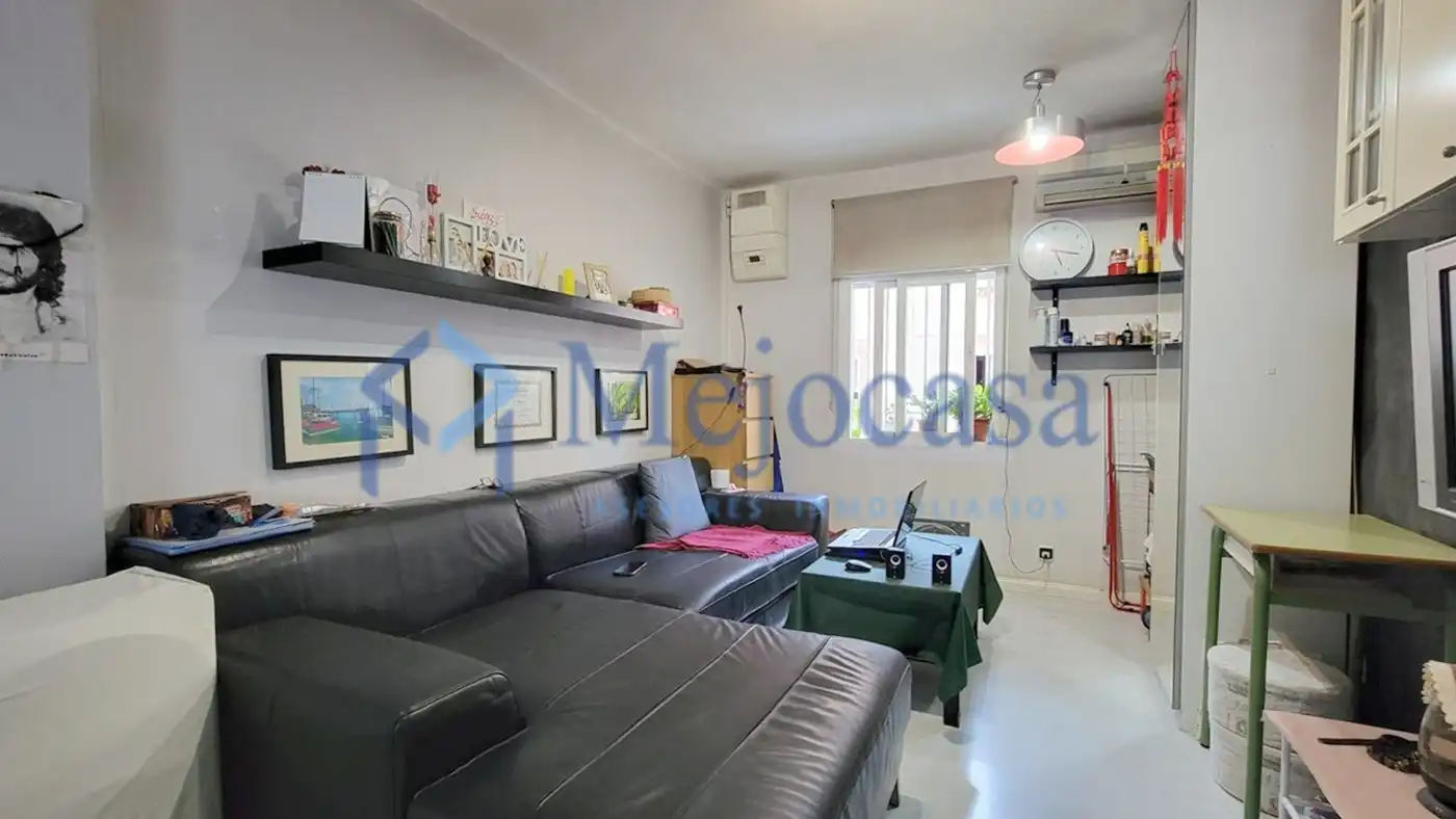 Living room of Flat for sale in Madrid  with Air Conditioner and Furnished