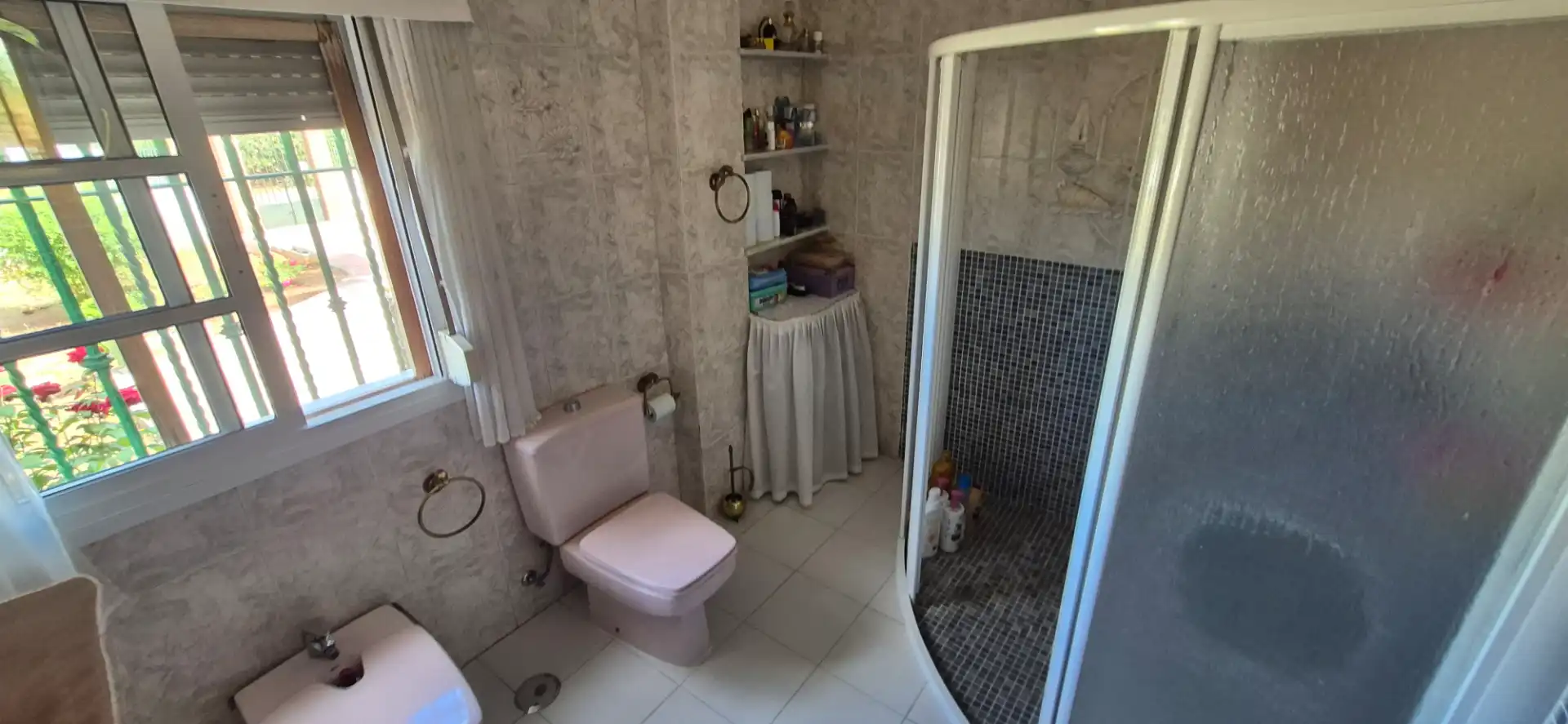 Baño de Casa o chalet en venta en Carmona con Aire acondicionado, Calefacción y Jardín privado