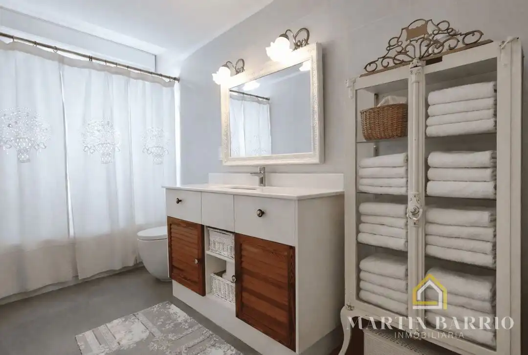 Baño de Piso en venta en Getxo  con Aire acondicionado, Calefacción y Jardín privado