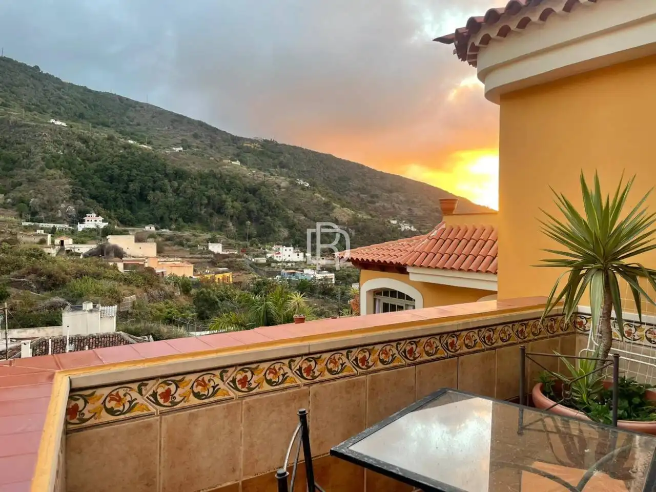 Vista exterior de Estudi de lloguer en Icod de los Vinos amb Terrassa i Moblat