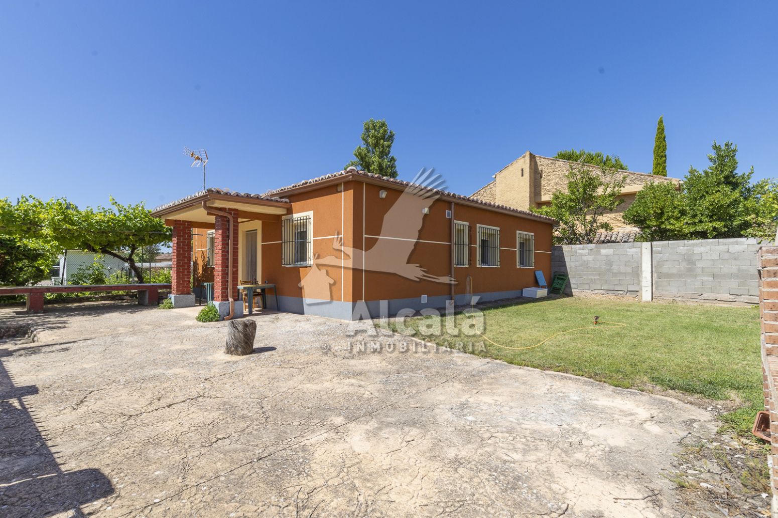 Exterior view of House or chalet for sale in Cifuentes  with Heating, Private garden and Storage room